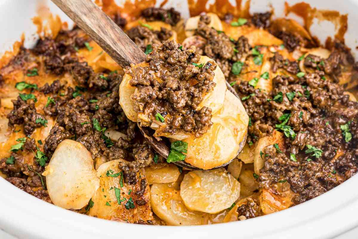 Slow Cooker Beef and Potato Au Gratin msn image.