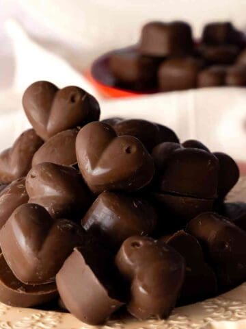 Heart shaped peanut butter meltaways featured image.