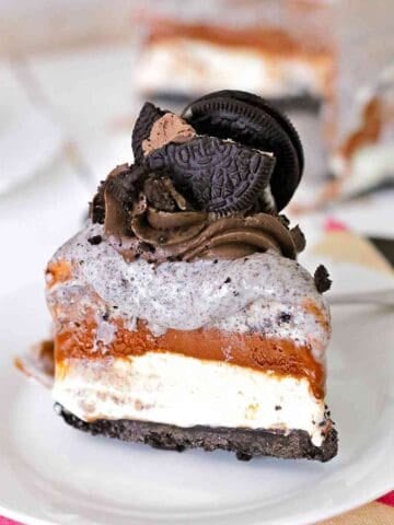 Cookies and Cream Cheesecake featured image.