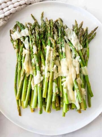 Roasted asparagus featured image.