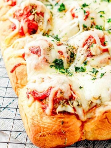 Hawaiian Roll meatball sliders featured image.