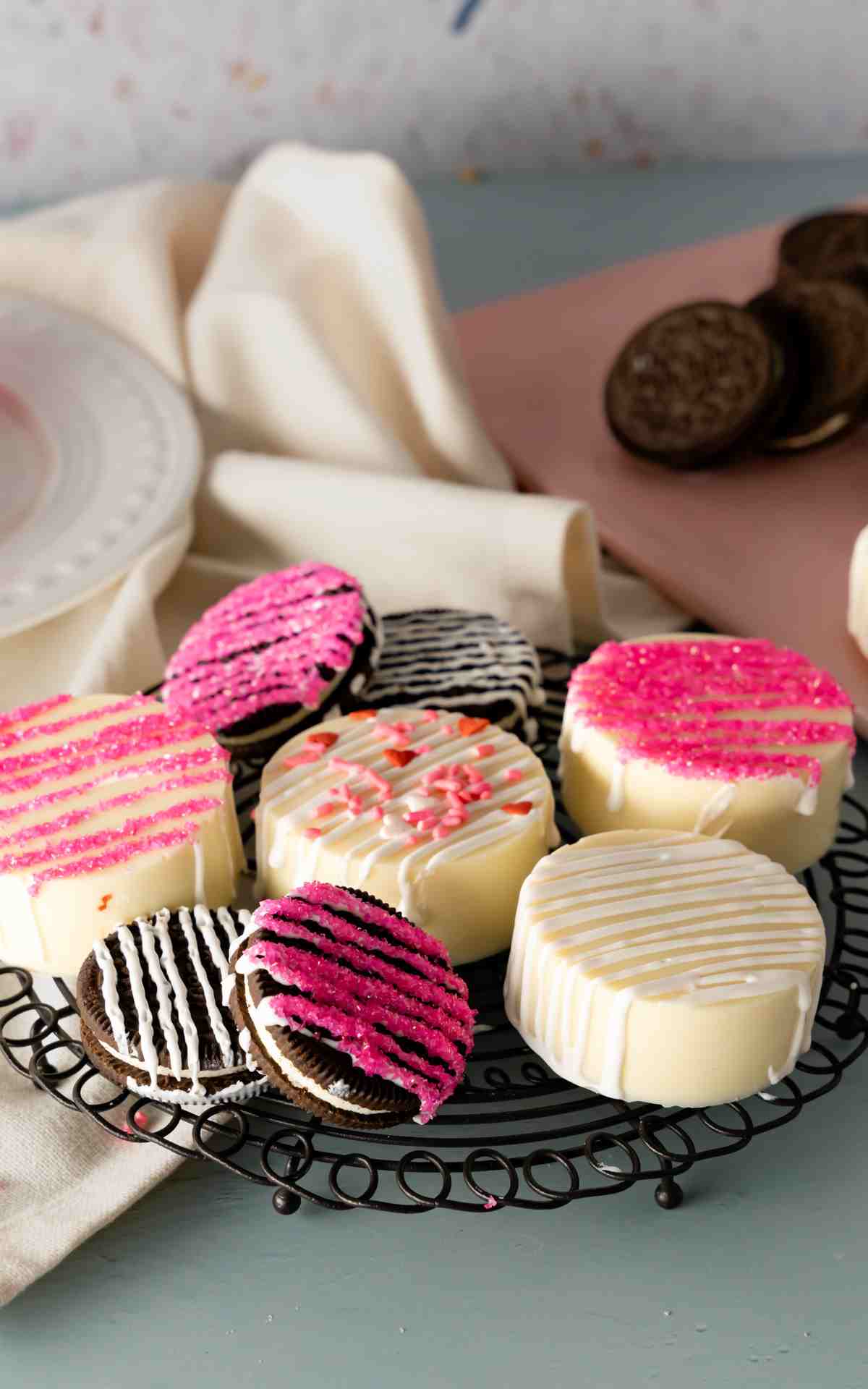 Decorated Oreos dipped in chocolate for Valentine's Day.