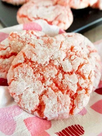 Crinkled cake mix cookies featured image.