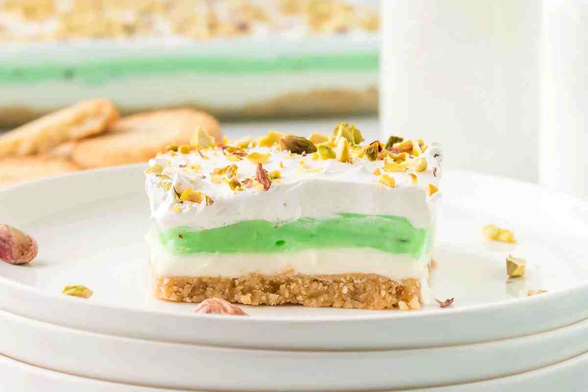 Pistachio layered dessert msn image.