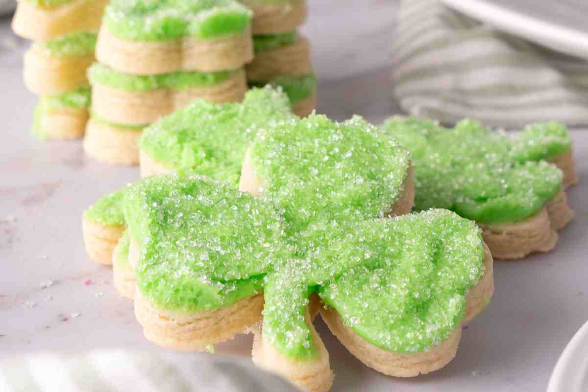 Thick no spread shamrock sugar cookies decorated with buttercream and sugar msn image.
